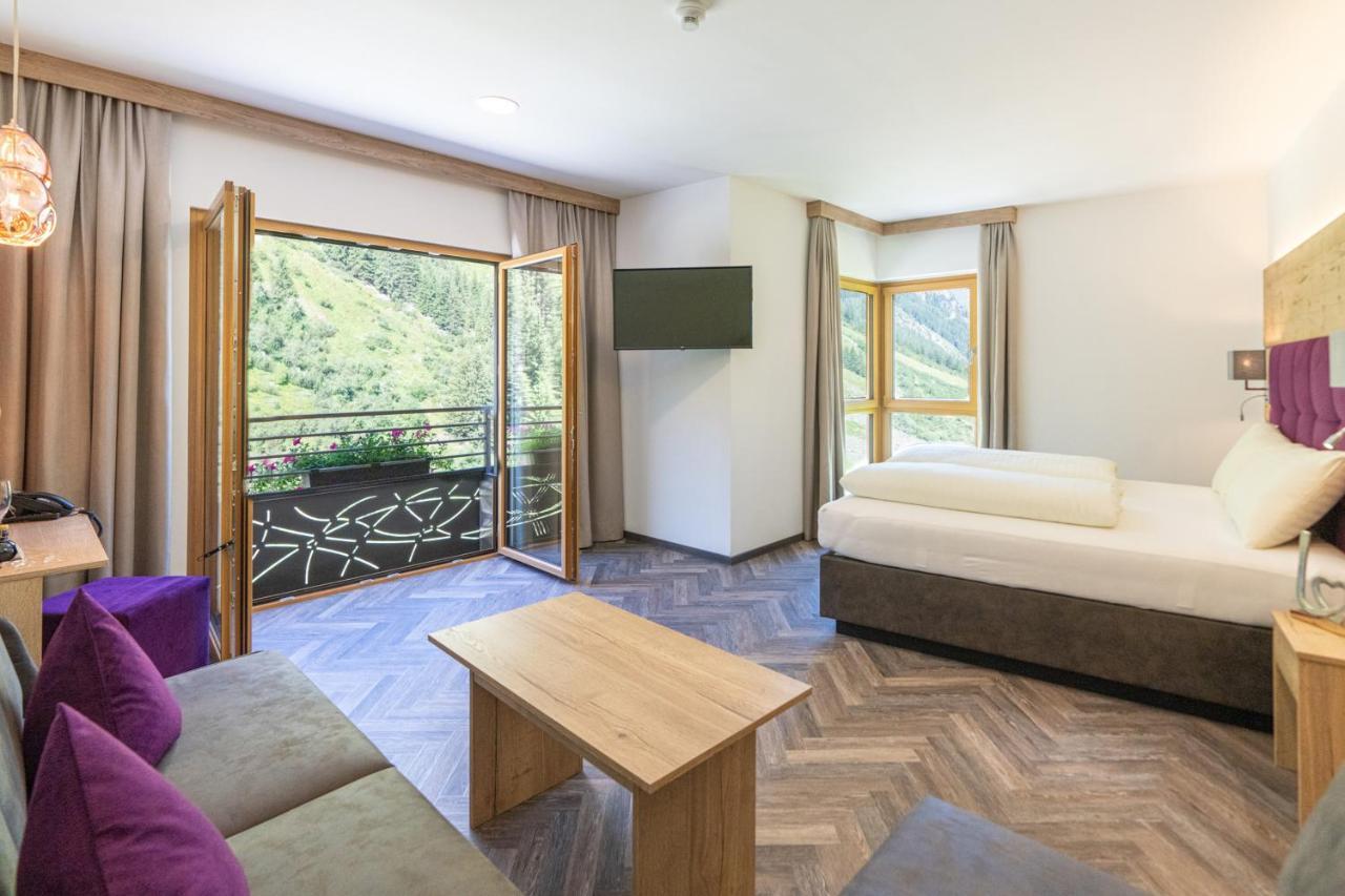 Hotel Gundolf Sankt Leonhard im Pitztal Bagian luar foto