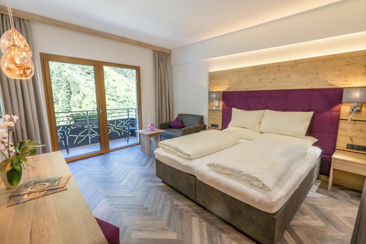Hotel Gundolf Sankt Leonhard im Pitztal Bagian luar foto