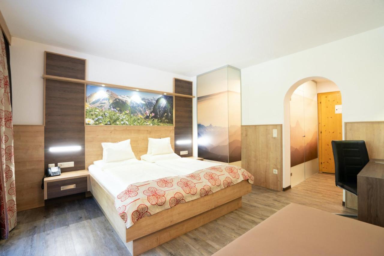 Hotel Gundolf Sankt Leonhard im Pitztal Bagian luar foto