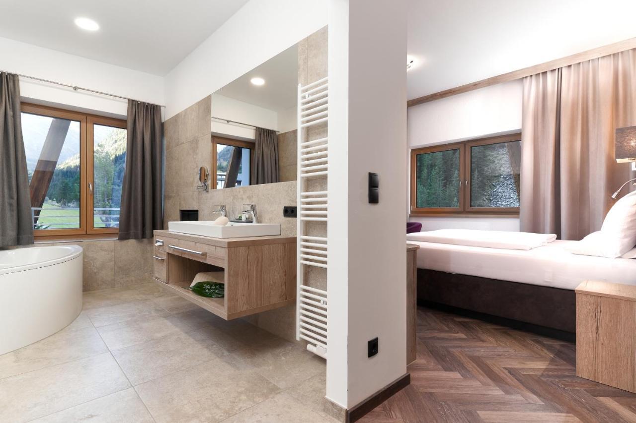 Hotel Gundolf Sankt Leonhard im Pitztal Bagian luar foto