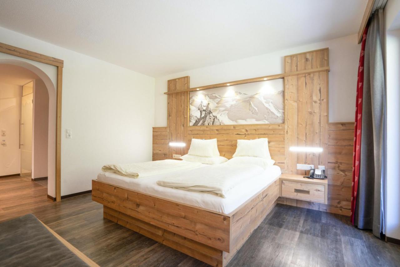 Hotel Gundolf Sankt Leonhard im Pitztal Bagian luar foto
