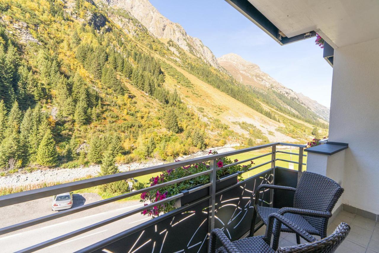 Hotel Gundolf Sankt Leonhard im Pitztal Bagian luar foto