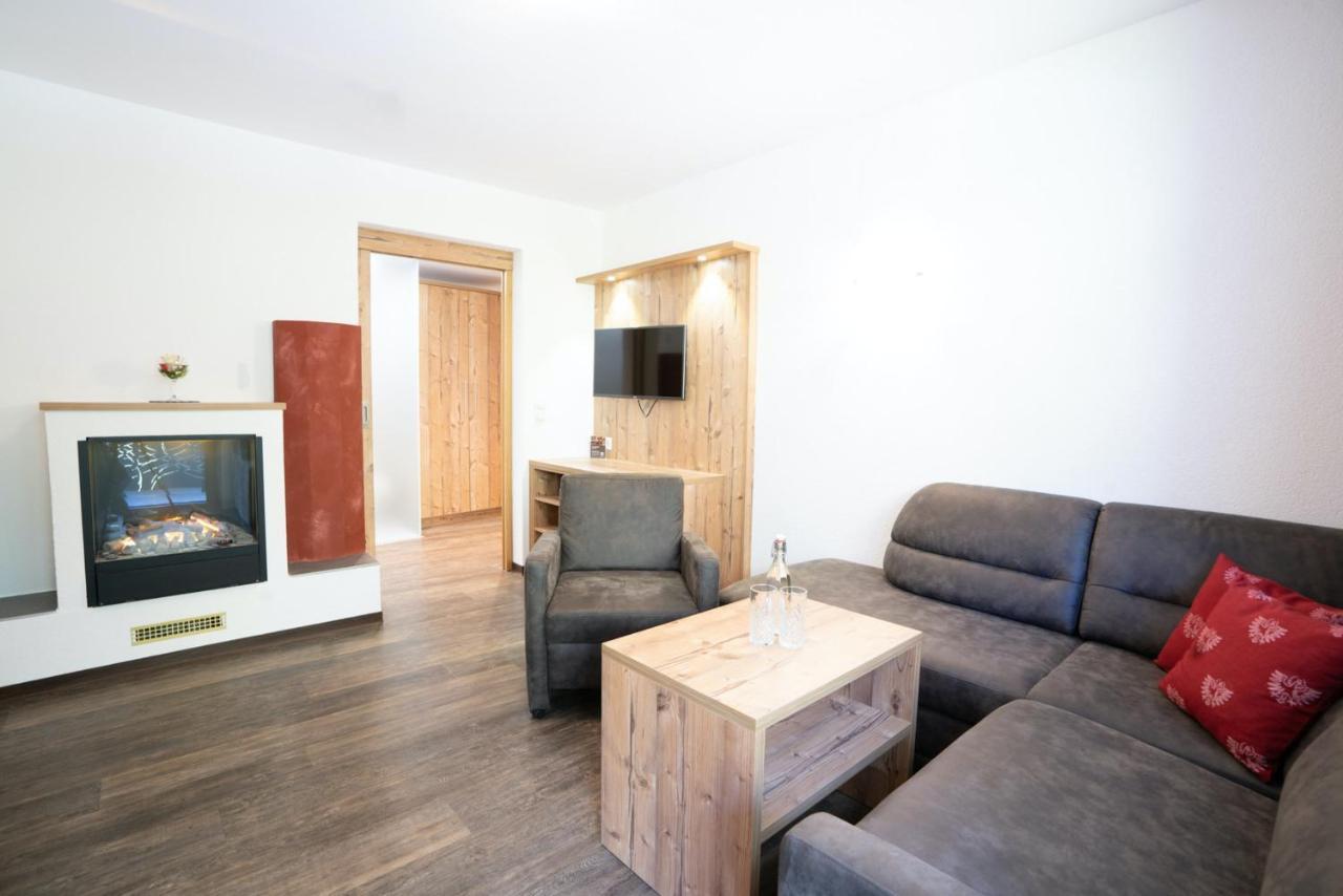 Hotel Gundolf Sankt Leonhard im Pitztal Bagian luar foto