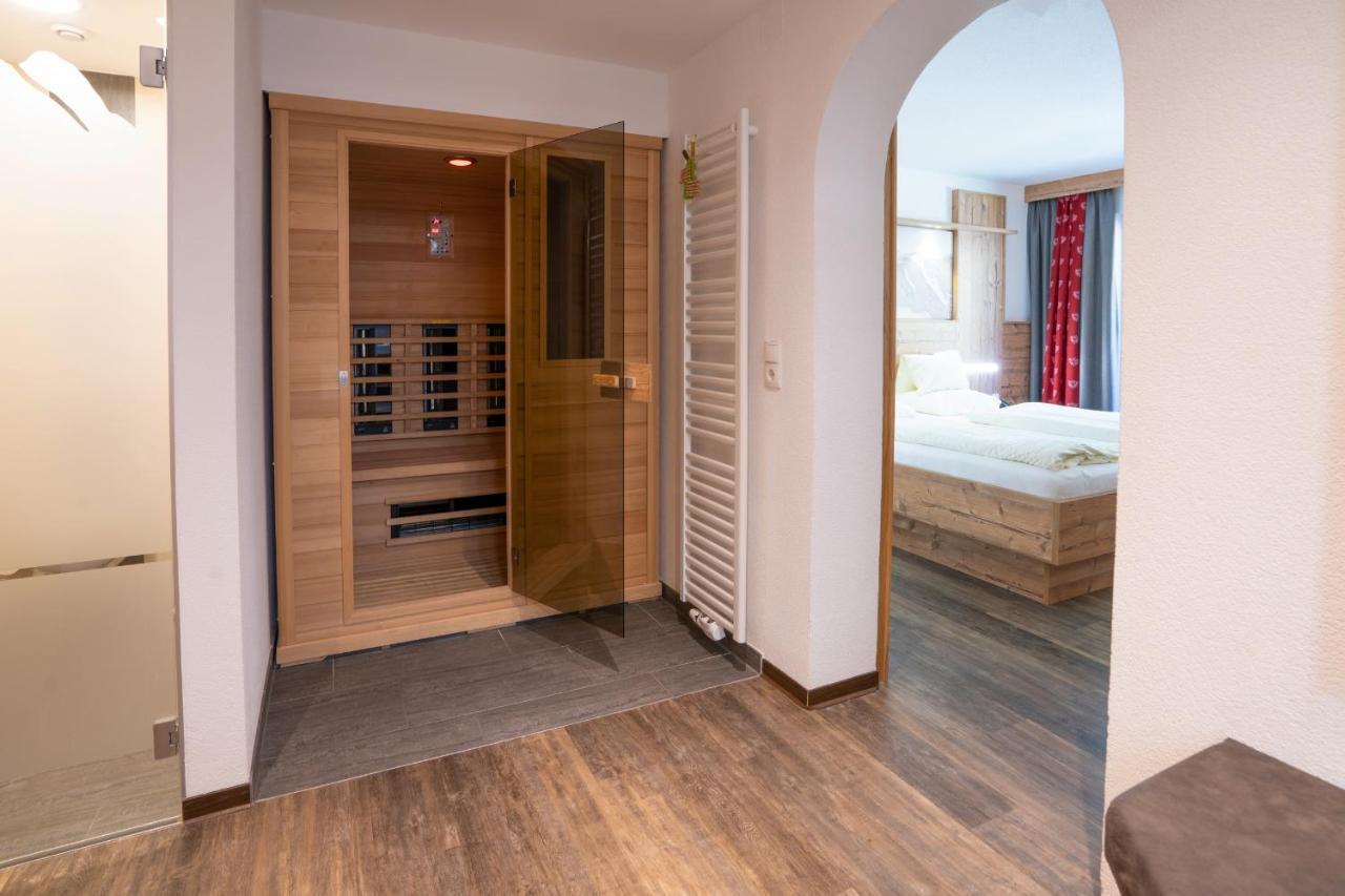 Hotel Gundolf Sankt Leonhard im Pitztal Bagian luar foto