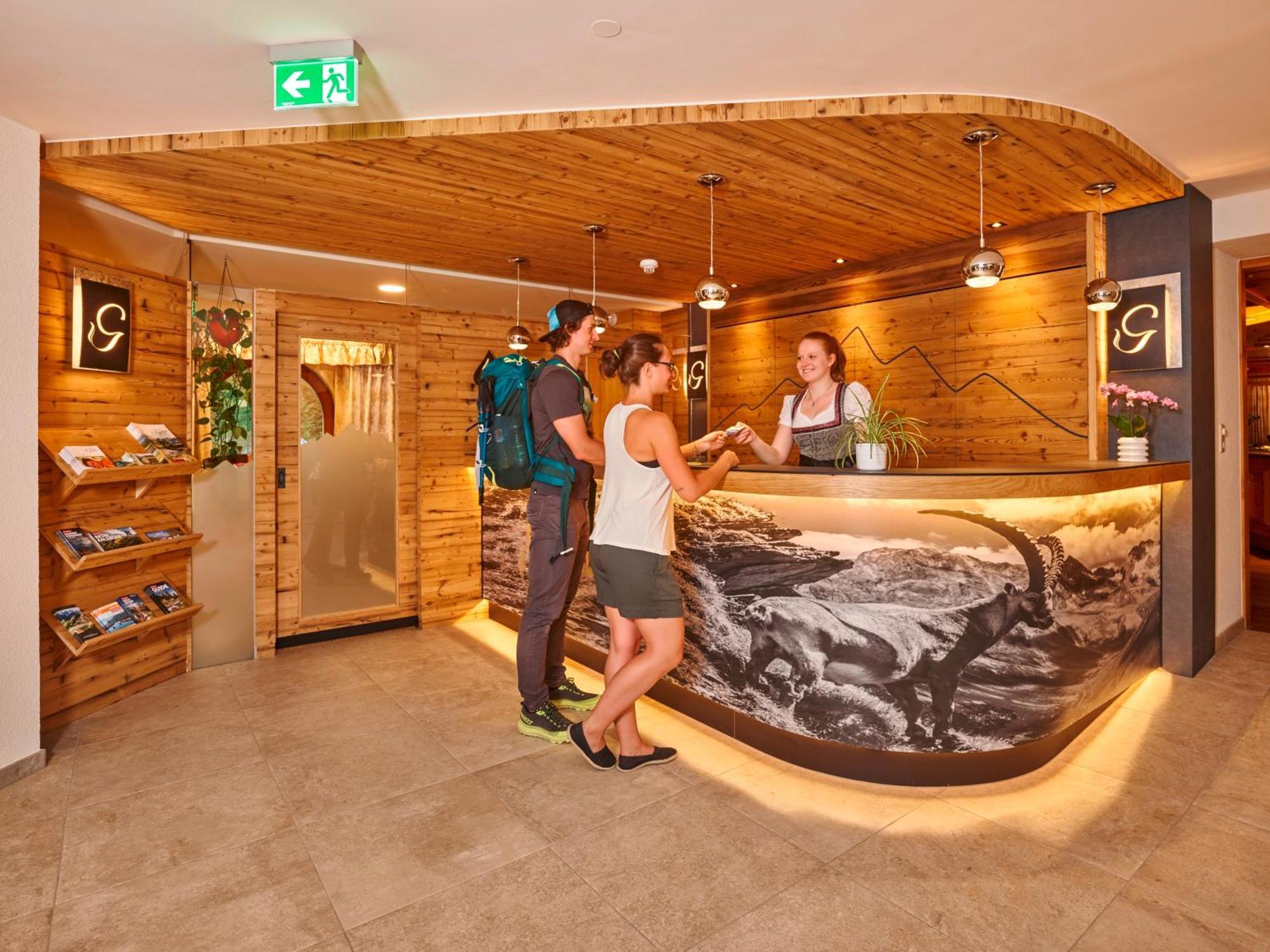 Hotel Gundolf Sankt Leonhard im Pitztal Bagian luar foto