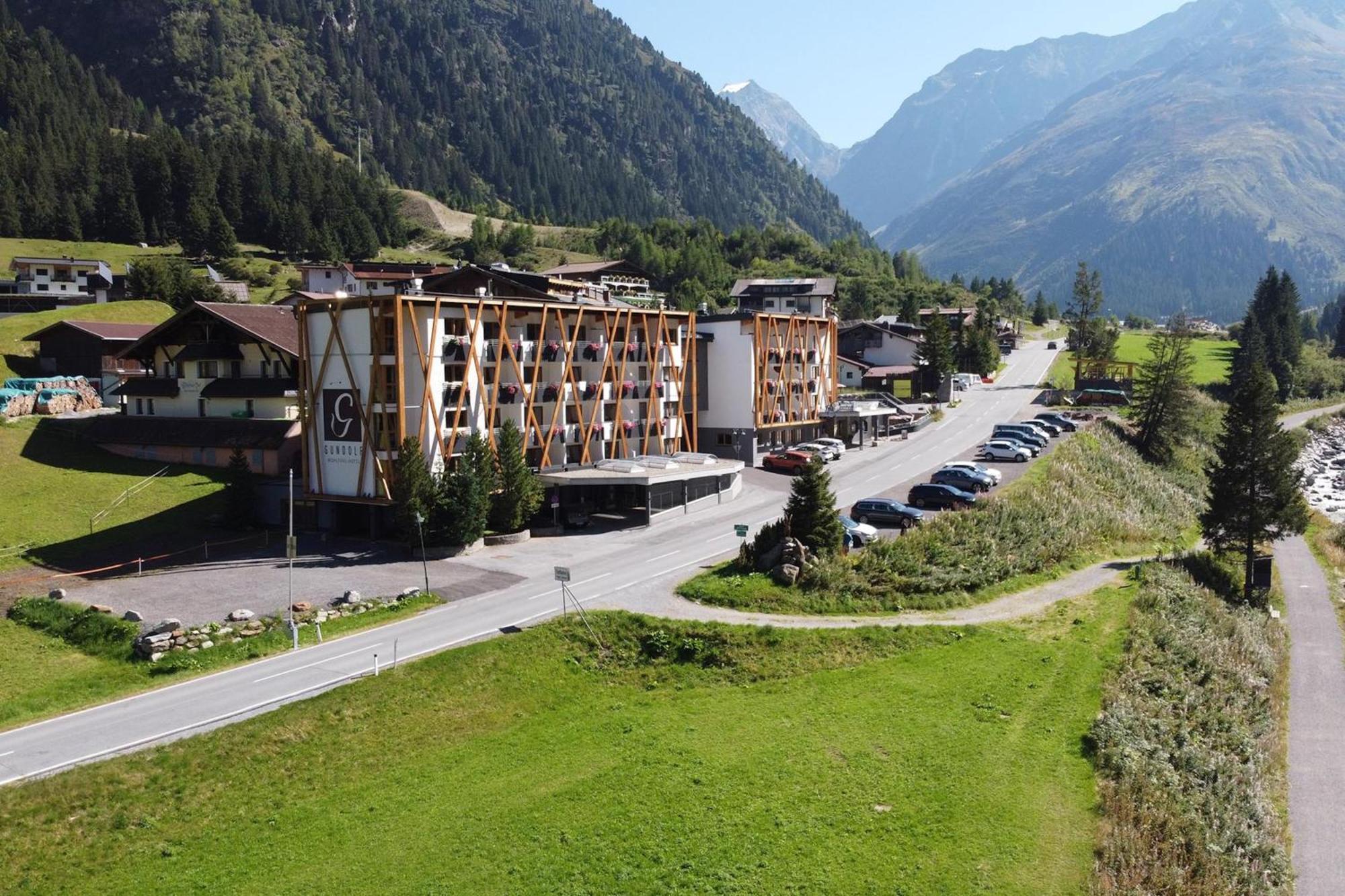 Hotel Gundolf Sankt Leonhard im Pitztal Bagian luar foto