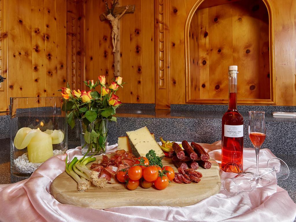 Hotel Gundolf Sankt Leonhard im Pitztal Bagian luar foto
