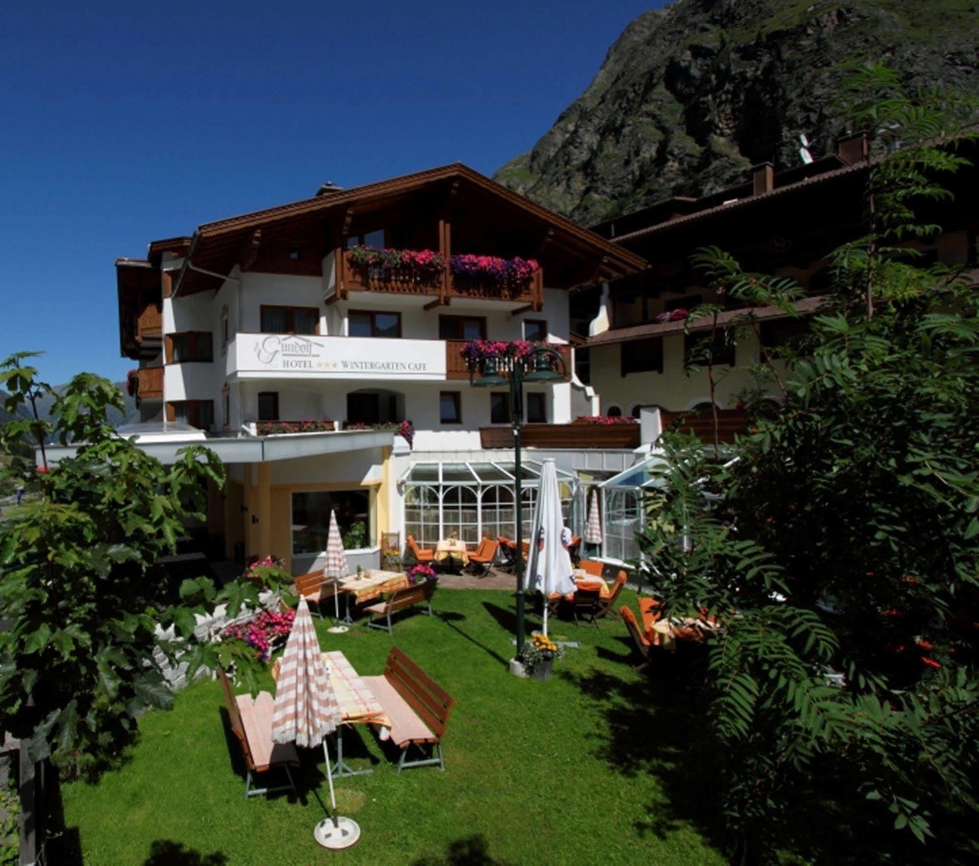 Hotel Gundolf Sankt Leonhard im Pitztal Bagian luar foto